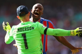 شادی بازیکنان کریستال پالاس در سوپرجام انگلیس