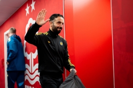 سرمربی منچستریونایتد - ورزشگاه ناتینگهام فارست - سیتی گراند