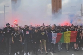 رژه هواداران پاری سن ژرمن در خیابان‌های بارسلونا پیش از دیدار برگشت دو تیم در لیگ قهرمانان اروپا / فیلم