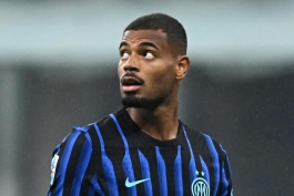 اندی دیوف هافبک فرانسوی اینتر در بازی مقابل کرمونزه 2025