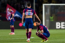 ناراحتی بازیکنان بارسلونا از شکست مقابل پاری سن ژرمن