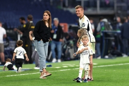 تونی کروس و خانواده‌اش پس از صعود به فینال لیگ قهرمانان اروپا