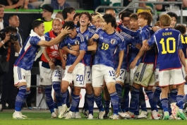 خوشحالی بازیکنان ژاپن پس از پیروزی برابر آلمان