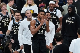 بسکتبال NBA - یانیس آنتتوکومپو - میلواکی باکس مقابل ایندیانا پیسرز