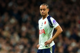 ژاوی سیمونز - هافبک هلندی تاتنهام