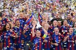 تیم زنان بارسلونا در جشن قهرمانی لیگ قهرمانان اروپا