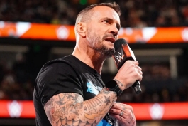 سی ام پانک؛ اسطوره کشتی کج و WWE در شوی ماندی نایت راو