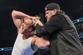 لوگان پال و جلی رول در رینگ کشتی کج WWE
