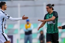 عکس از احسان حسینی مدافع تیم خیبر خرم آباد