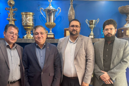 عکس از علی تاجرنیا هیئت مدیره استقلال و تیم والیبال ساحلی