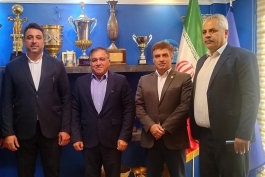 عکس از علی تاجرنیا رئيس هیئت‌مدیره استقلال و احسان حدادی رئيس فدراسیون دوومیدانی