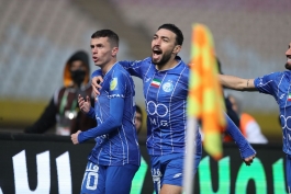 عکس از یاسر آسانی و مونیر الحدادی پس از گل به سپاهان