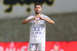 عکس از مونیر الحدادی هافبک مراکشی استقلال پس از گل به چادرملو