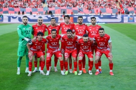 عکس تیمی از بازیکنان پرسپولیس در بازی با هوادار