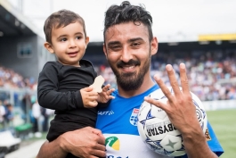 عکس از رضا قوچان نژاد مهاجم سابق تیم ملی ایران