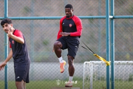 عکس از سرژ اوریه مدافع راست پرسپولیس