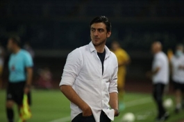 عکس از سیدمهدی رحمتی سرمربی تیم خیبر خرم آباد