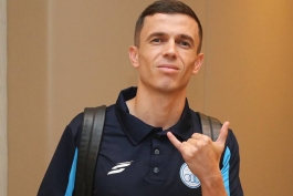 عکس از یاسر آسانی وینگر آلبانیایی استقلال در فرودگاه