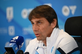 آنتونیو کونته سرمربی ایتالیایی در کنفرانس خبری - ناپولی