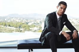 کریستیانو رونالدو مهاجم پرتغالی در زمین - رئال مادرید