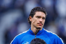 داروین نونیز مهاجم اروگوئه‌ای در زمین - الهلال عربستان