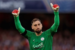 جانلوئیجی دوناروما دروازه‌بان ایتالیایی در زمین - منچسترسیتی