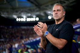 هانسی فلیک سرمربی آلمانی در کنار زمین - بارسلونا