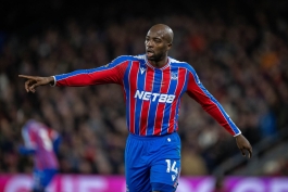 ژان فیلیپ ماتتا مهاجم فرانسوی در زمین - کریستال پالاس