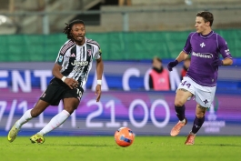 کفرن تورام هافبک فرانسوی و نیکولو فاجولی هافبک ایتالیایی در زمین - یوونتوس - فیورنتینا