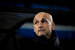 لوچانو اسپالتی سرمربی ایتالیایی در کنار زمین - یوونتوس