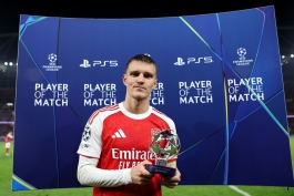 مارتین اودگارد هافبک نروژی در زمین - آرسنال