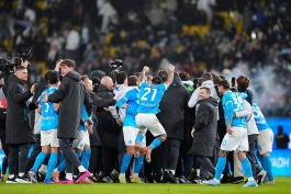 شادی بازیکنان ناپولی در زمین - ناپولی