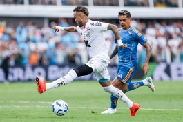 نیمار در جریان دیدار سانتوس در لیگ برزیل 