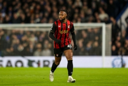 آنتوان سمنیو، مهاجم غنایی بورنموث در بازی با چلسی 