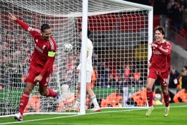 شادی ویرجیل فن دایک روی گل فدریکو کیه زا در بازی لیورپول و قره باغ 