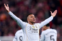 کیلیان امباپه در پیراهن رئال مادرید