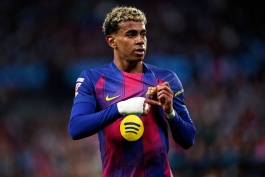 لامین یامال در پیراهن بارسلونا