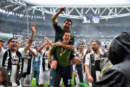 وویچک شزنی و جانلوییجی بوفون در جشن قهرمانی یوونتوس در سری آ 