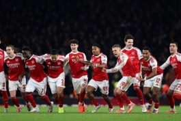 خوشحالی جمعی بازیکنان آرسنال پس از پیروزی برابر کریستال پالاس 