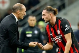 آدریان رابیو در کنار آلگری سرمربی میلان