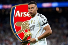 کیلیان امباپه در هنگام دریافت کفش طلای اروپا