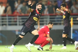یاسین سلمانی هافبک پرسپولیس تهران و بازیکن سابق سپاهان و تیم امید ایران - بازی پرسپولیس و فولاد - شادی گل یاسین سلمانی - لیگ برتر ایران