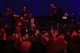 اجرای زنده Nick Cave & The Bad Seeds - Red Right Hand  