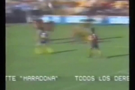 پاس های تماشایی مارادونا در فصل 80/81 در لباس بوکاجونیورز