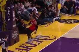 🔥اسلم دانک فوق العاده زیبای راسل وست مقابل لیکرز در بازی امروز