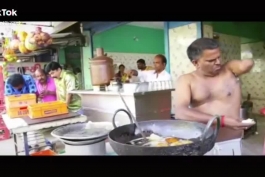 اونایی که میگن هندیا بهداشت رعایت نمیکنن این کلیپو ببین که چطور این مرد زحمت کش هندی غذای سالم میده دست مردم