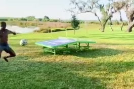 وقتی همه قرنطینه هستن و مجبوری با خودت بازی کنی😂  