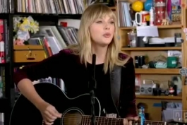اجرای زنده Death By A Thousand Cuts از Taylor Swift با گیتار