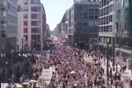 راهپیمایی میلیونی و عظیم مردم آلمان علیه قرنطینه در برلین