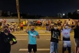 هواداران بارسلونا در تظاهرات خارج از ورزشگاه نیوکمپ
